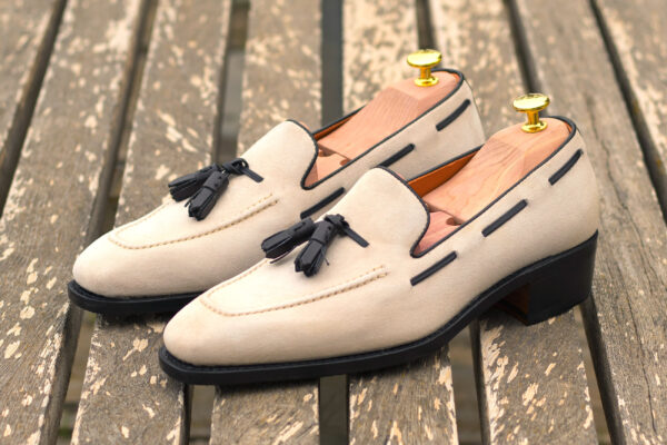 Materials: black box calf + ivory kid suede

Lining: orange calf leather

Sole: cognac Goodyear Welt, mixed leather and rubber sole with higher heel

Retail: $500  w/20% discount: $400